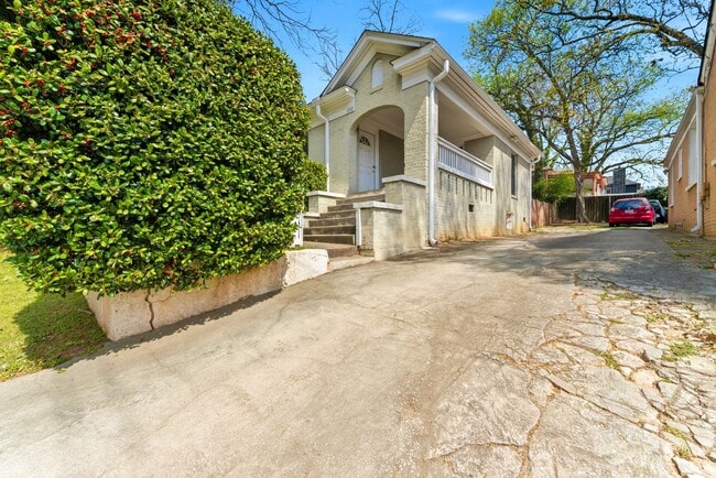 Building Photo - 202 Warren St SE