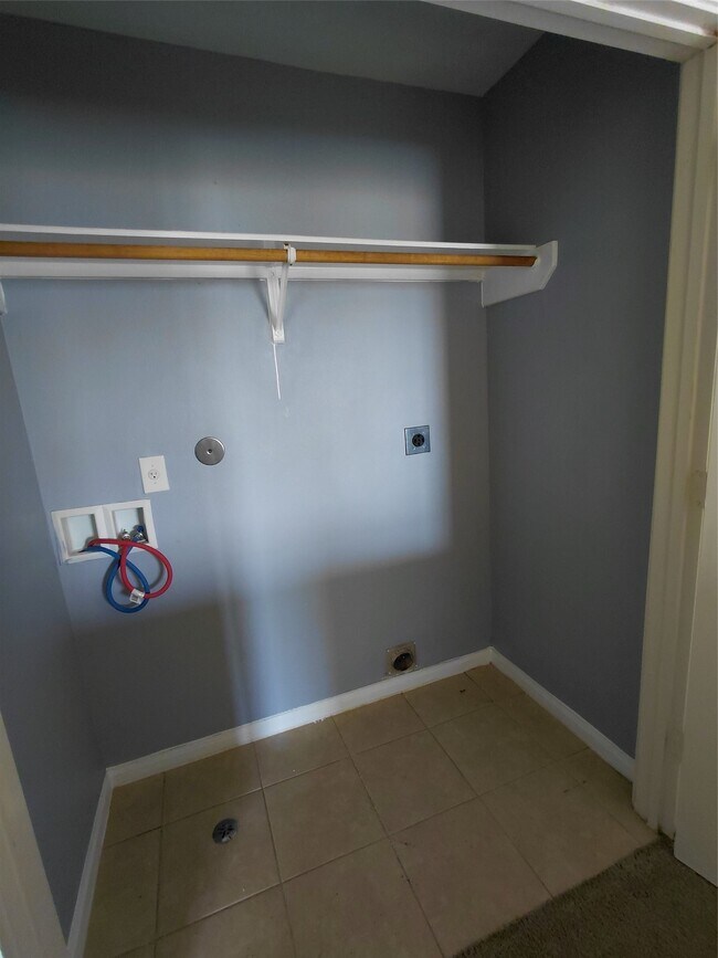 Building Photo - 8902 Stagewood Dr