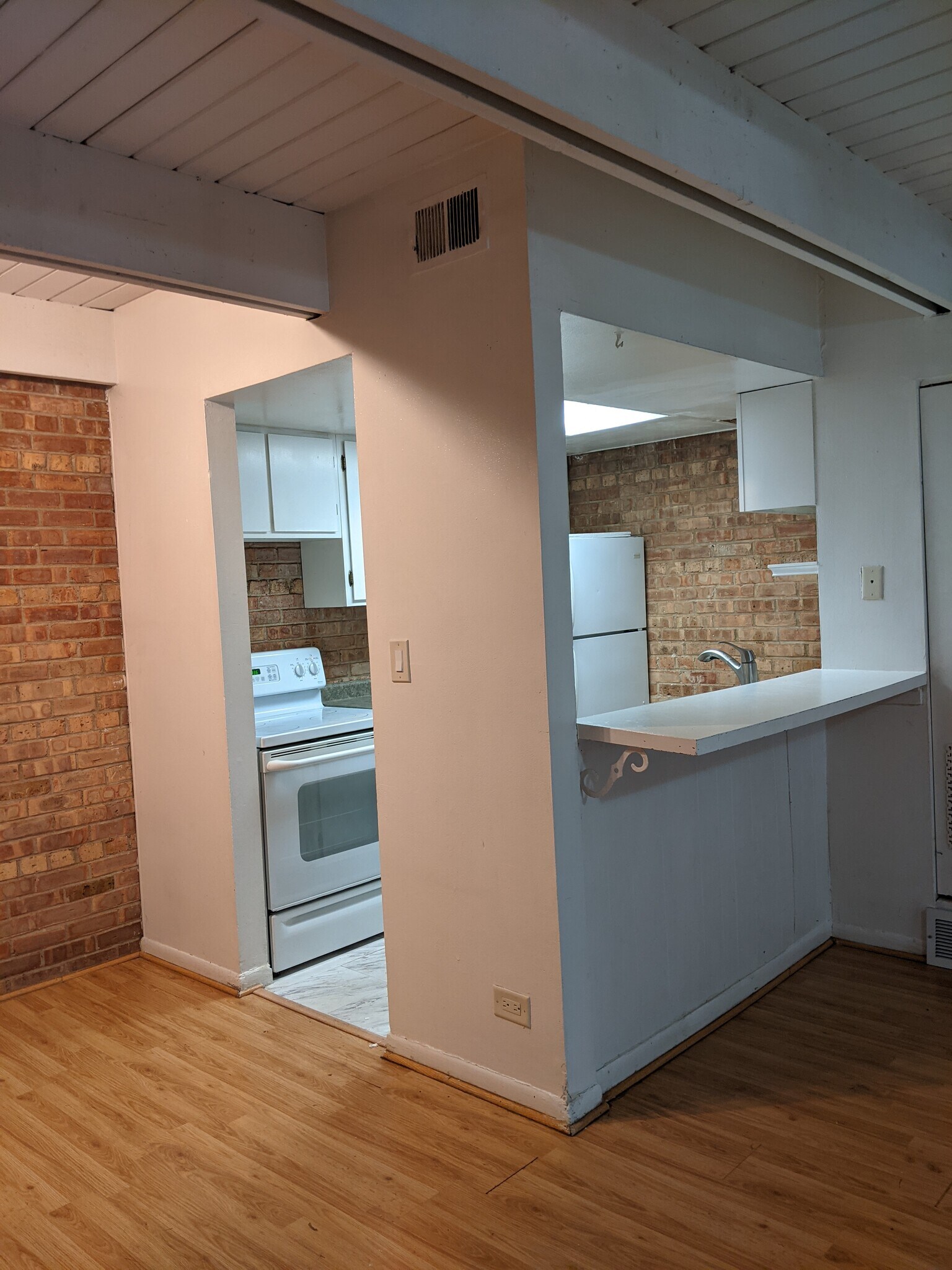 Building Photo - 934 W Wolfram St