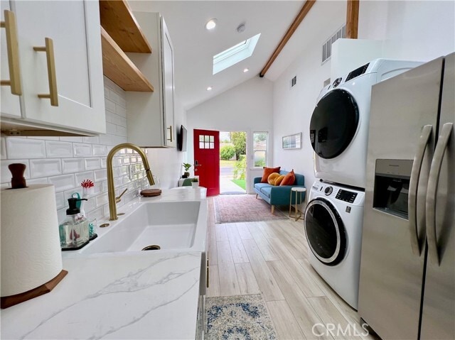 Building Photo - 24033 1/2-24032 Welby Way