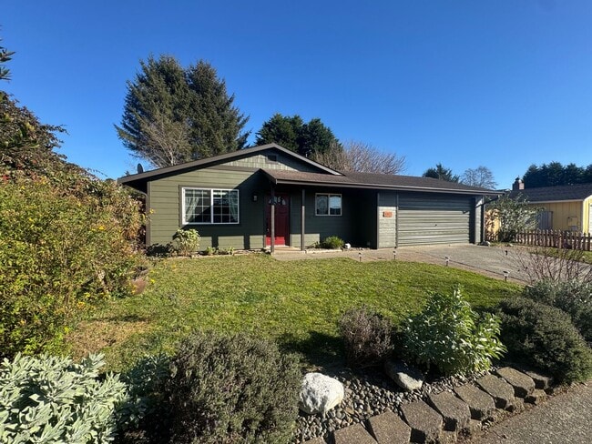 Building Photo - Great YARD! Charming 3 Bedroom / 2 Bath Home with a garage and McKinleyville