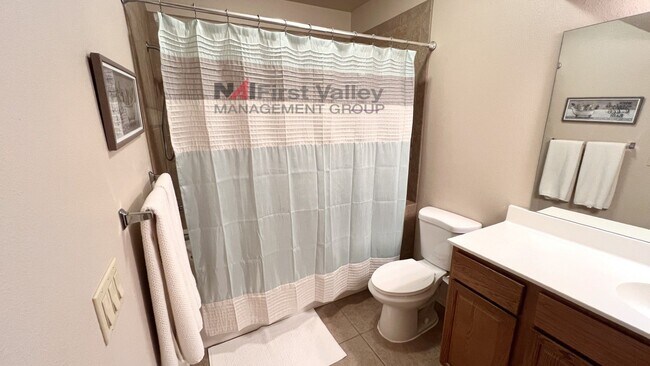 Building Photo - 1 Bedroom, 1 Bath Executive