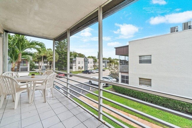 Building Photo - 715 Normandy Ln