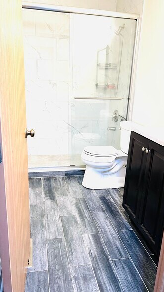 Building Photo - 722 E Whispering Oaks Dr