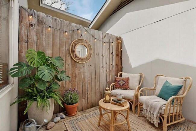 Building Photo - 10003 Rutland Village E