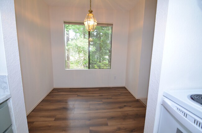 Building Photo - 14018 Juanita Dr NE
