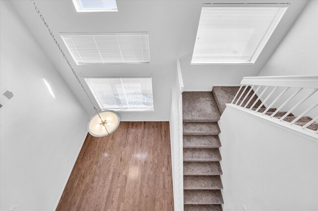 Building Photo - SE!!  Windmill and 215!! Newly remodeled!! All Tile Floors down stairs!! Low Maintenance Desert L...