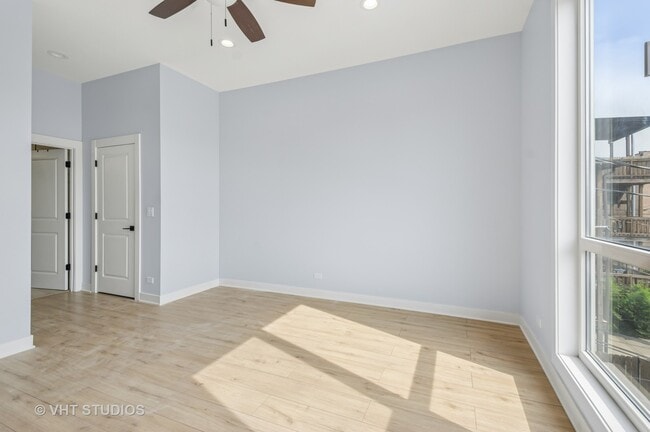 Building Photo - 1441 N California Ave