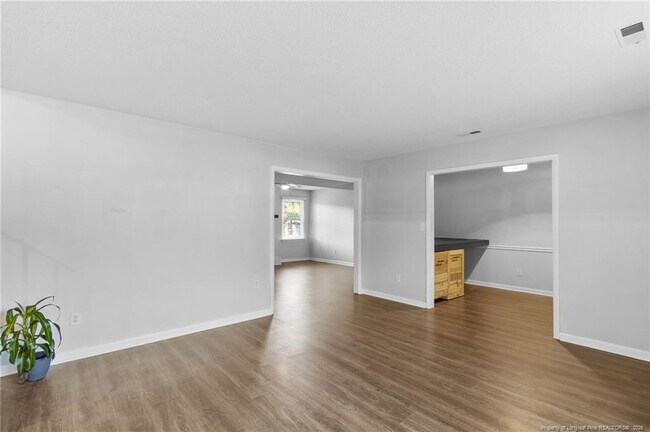 Building Photo - 5839 Rivercroft Rd