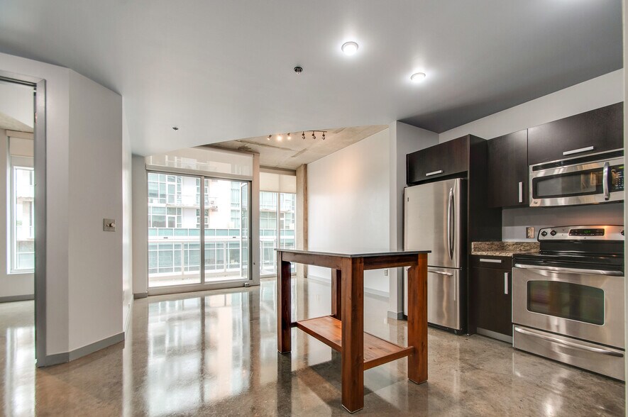 Living Room - 600 12th Ave S