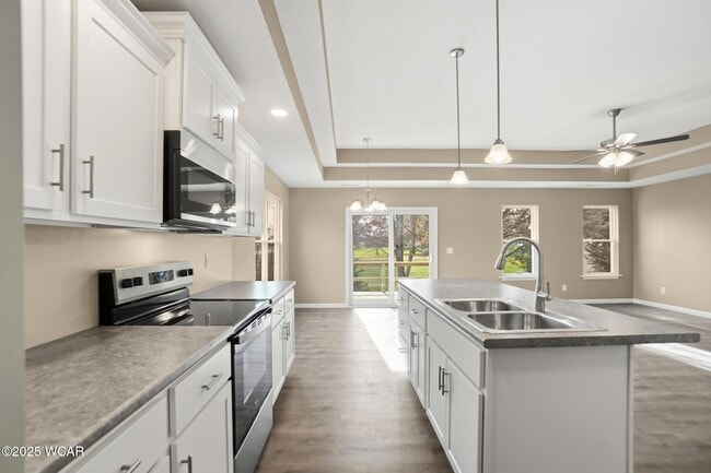 Building Photo - 2882 Lake Cir Dr