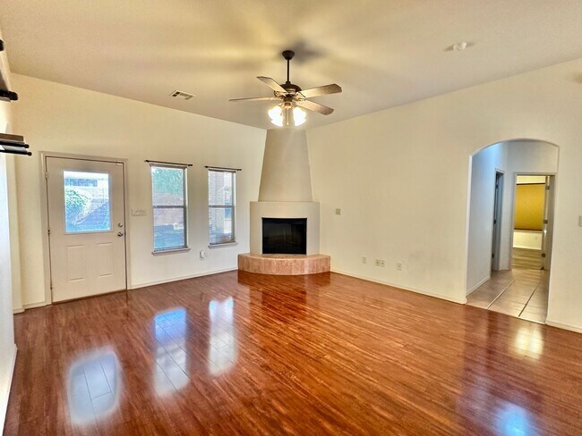 Building Photo - 1104 San Miguel St