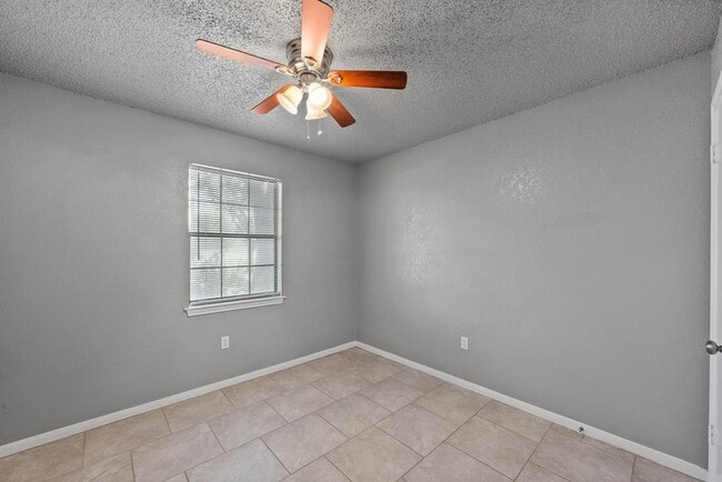 Building Photo - 580 Plaza Ct