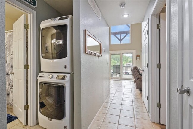 Building Photo - 24 Mimosa Rd