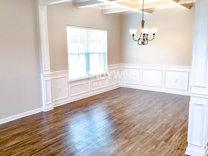 Building Photo - 355 Mary Dr