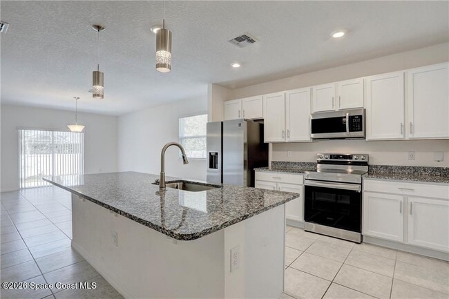 Building Photo - 406 Easy St