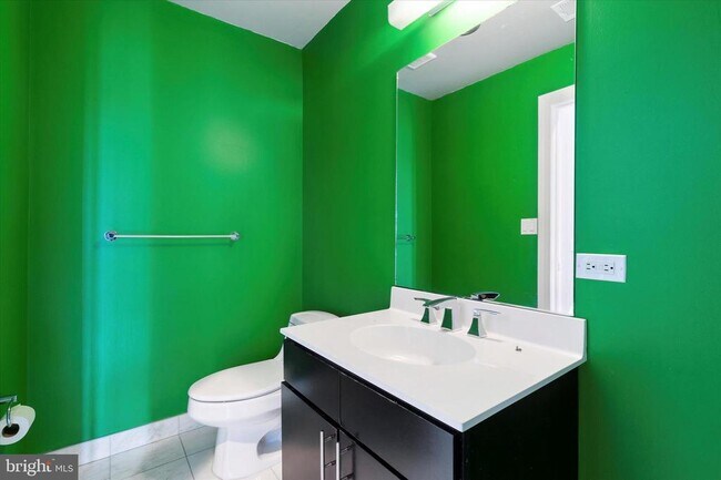 Building Photo - 1353 N Mascher St