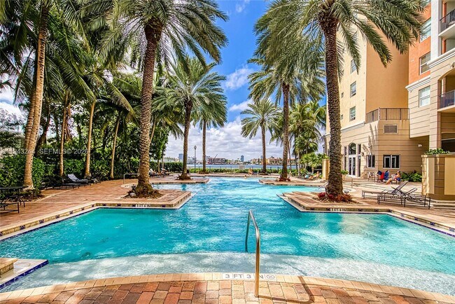 Building Photo - 17150 N Bay Rd