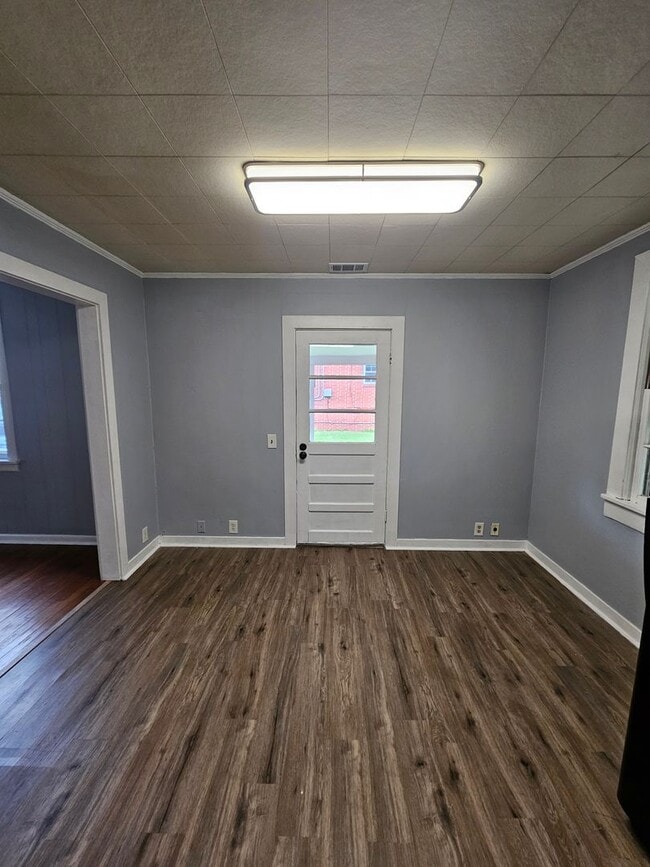 Building Photo - Home in Malvern