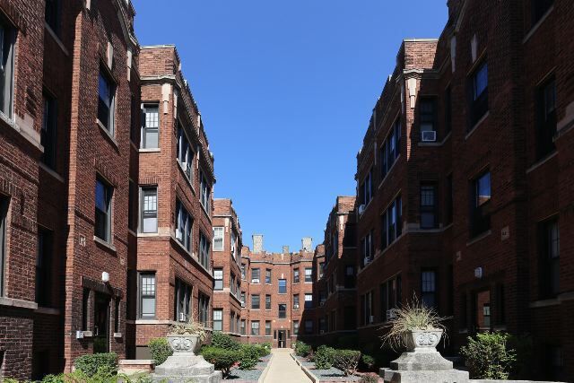 Building Photo - 4422 N Wolcott Ave