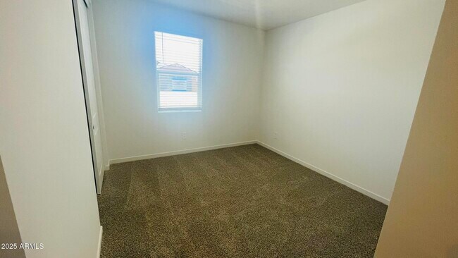 Building Photo - 37406 W San Clemente St