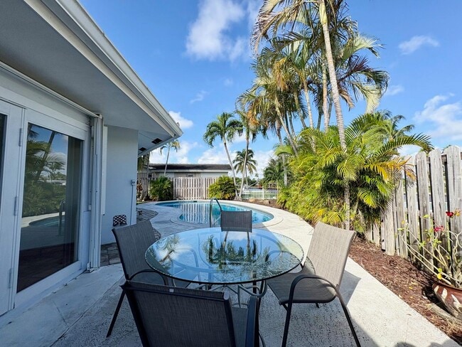 Building Photo - 999 SE 6th Terrace