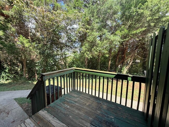 Building Photo - 200 Shamrock Ln