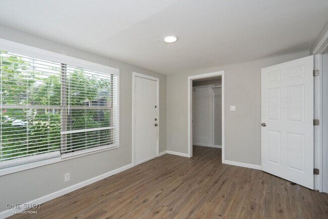Building Photo - 2744 Russell Ave