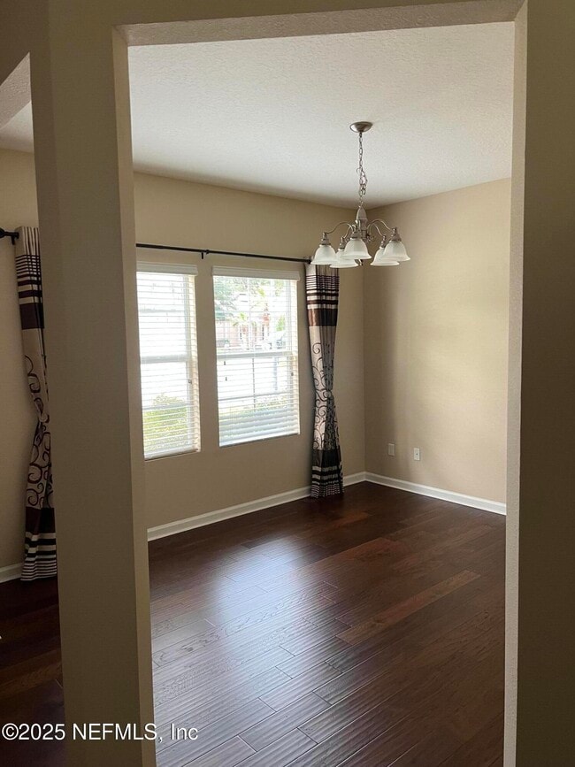 Building Photo - 4586 Temple Lakes Dr