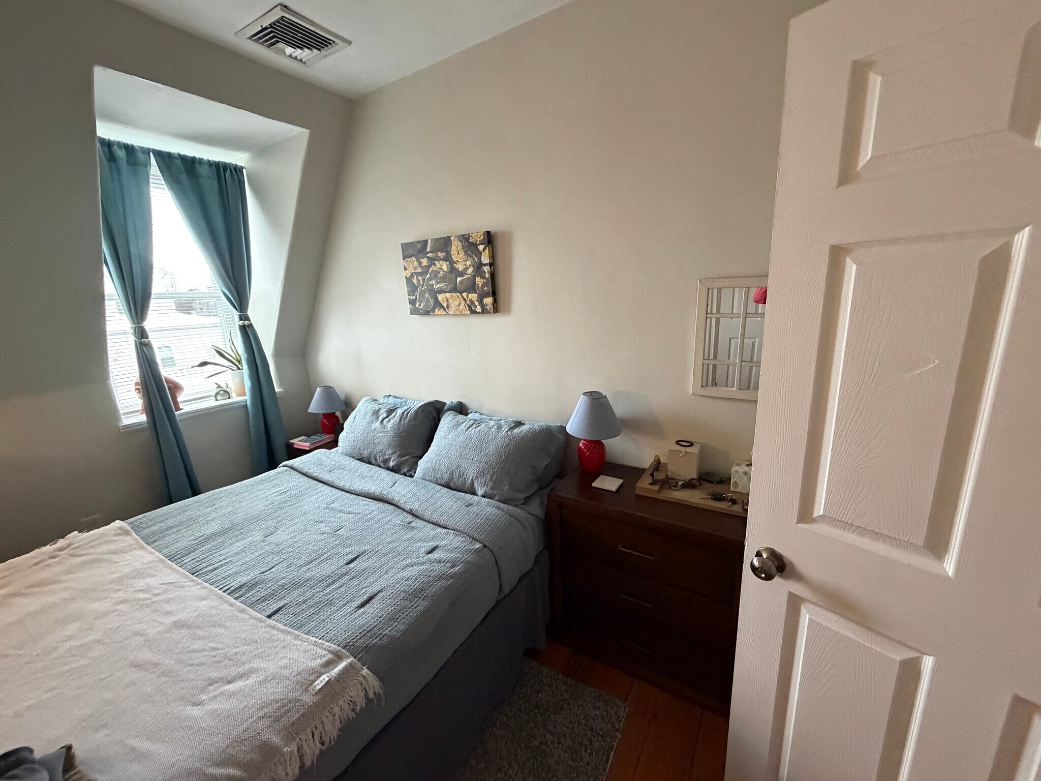 Building Photo - 123 Vinton St