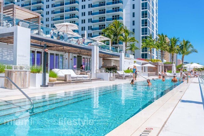 Building Photo - 2301 Collins Ave