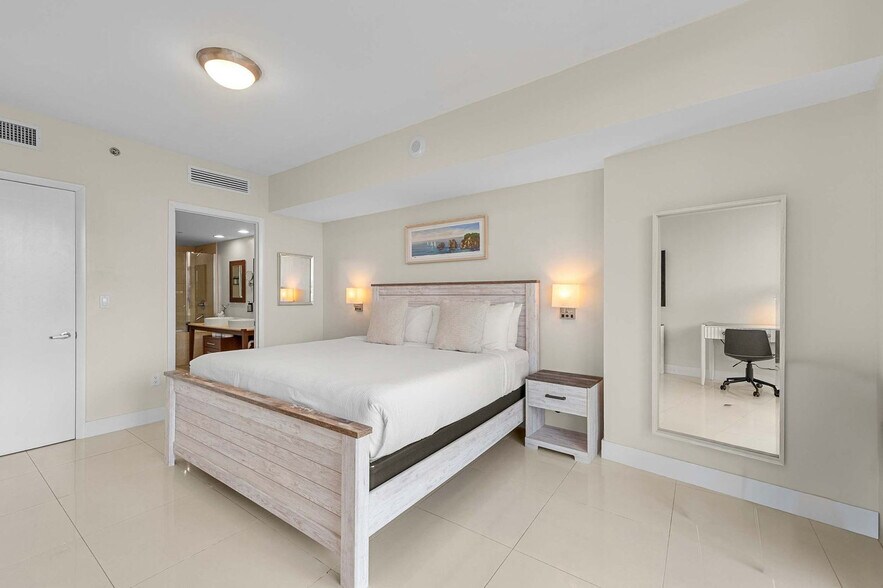 Building Photo - 485 Brickell Ave