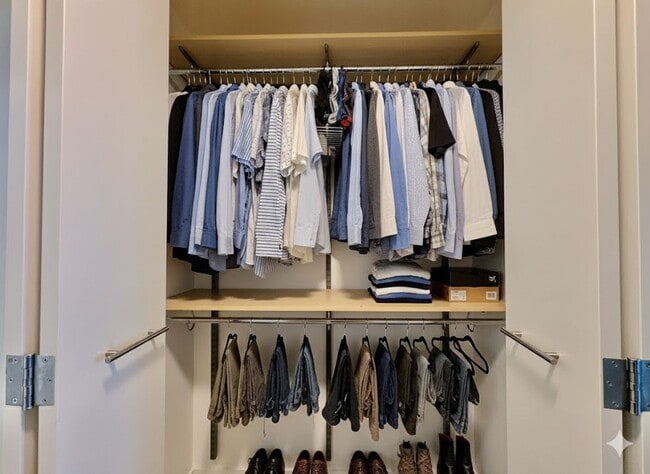 Building Photo - Exquisite Condominium at the Renowned Waterfront Pearl with Views of the River, Work Out Facility...