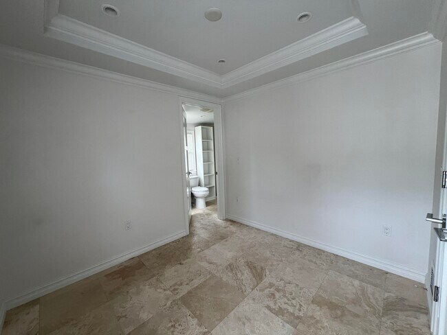 Building Photo - 252 Oleander Ave