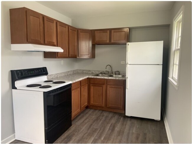 Building Photo - Cute 3 bedroom 1 bathroom house