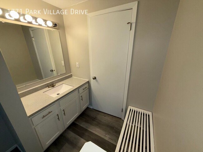 Building Photo - 1771 Park Village Dr