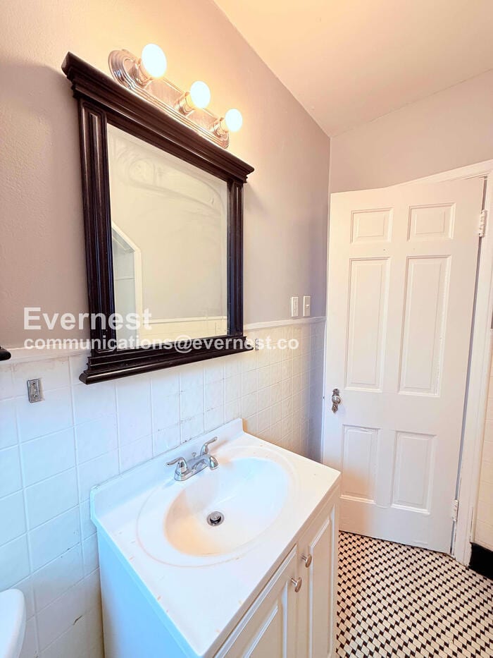 Building Photo - 13737 Capitol St