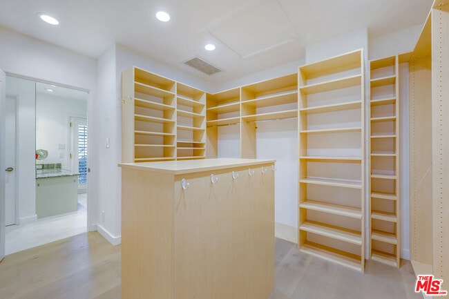 Building Photo - 507 N Arden Dr
