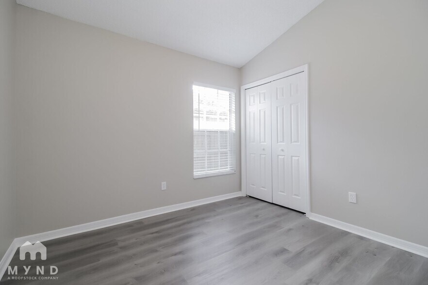 Building Photo - 4830 Fort Dodge St