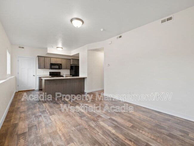 Building Photo - 656 W Meadow Dr