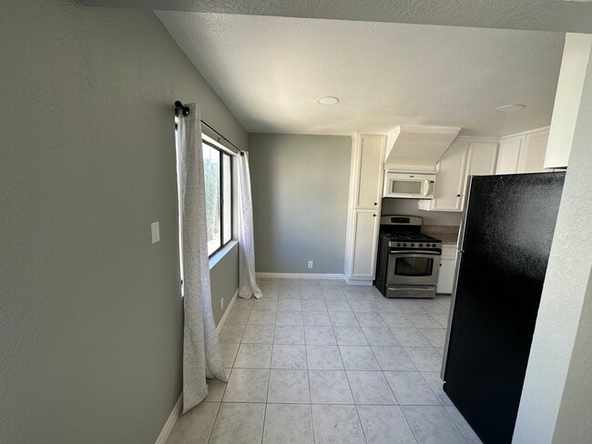 Building Photo - 2619 Rockefeller Ln