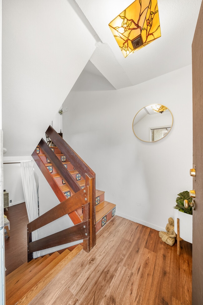 Building Photo - 906 Kings Rd