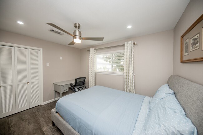 Building Photo - 926 Chantilly Ln