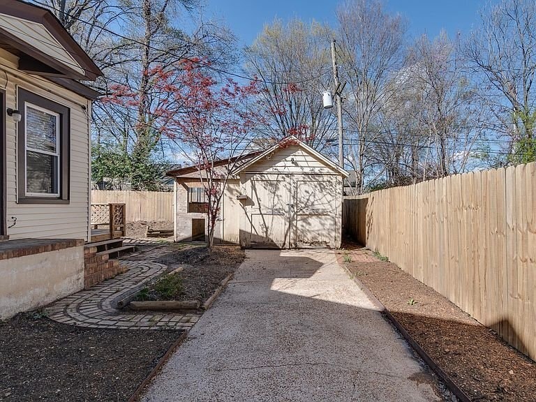 Building Photo - 1800 Mignon Ave