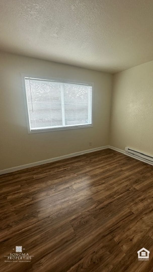 Building Photo - Charming 2BD/1.5BA Duplex