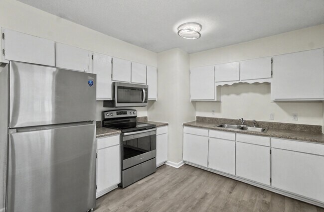 Building Photo - 740 Fleming Rd