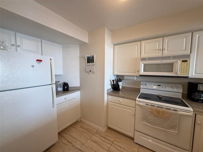 Building Photo - 6279 Sun Blvd