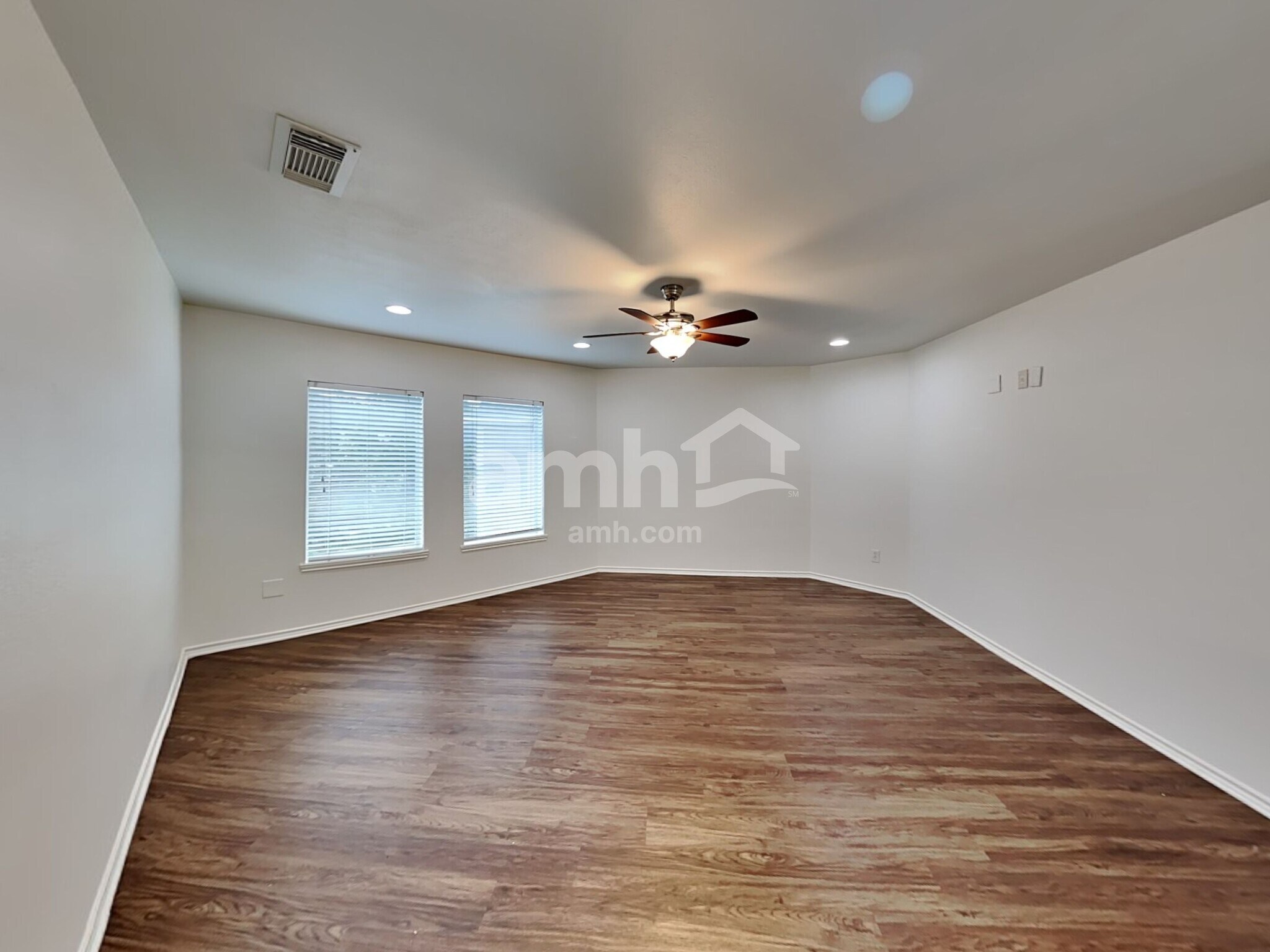 Building Photo - 15818 Shoreline Terrace Dr