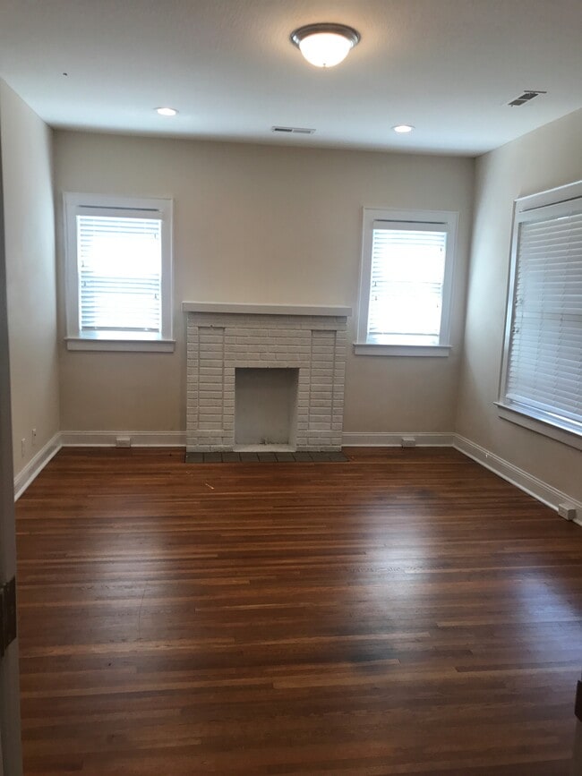 Building Photo - 403 8th Ave