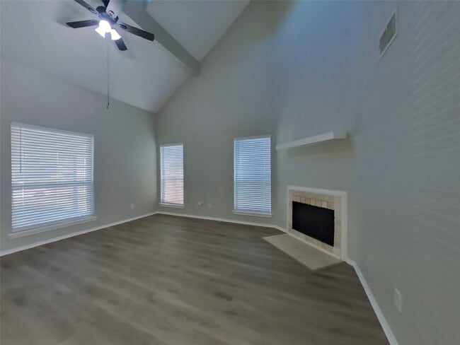 Building Photo - 12219 White River Dr